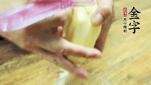 将食材洗净，，茄子、土豆切滚刀块。