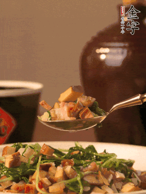 出锅前尝味，味淡加点盐！！