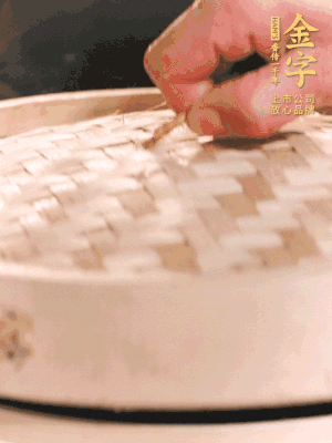 酱鸭半只加姜片、葱、黄酒上锅蒸20分钟！