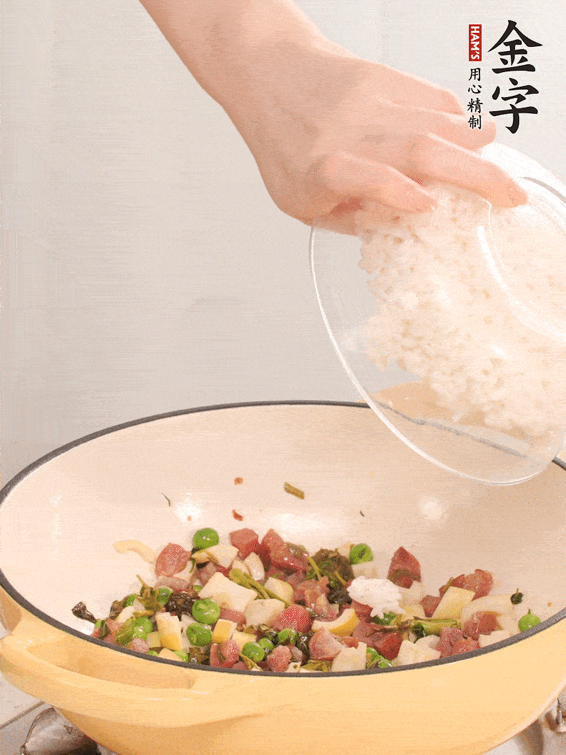 蚕豆炒熟后参与春笋和香椿