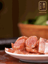 金字咸肉、、金字香肠煮熟！！！Ｏ倘馇刑、、香肠切片备用！！！